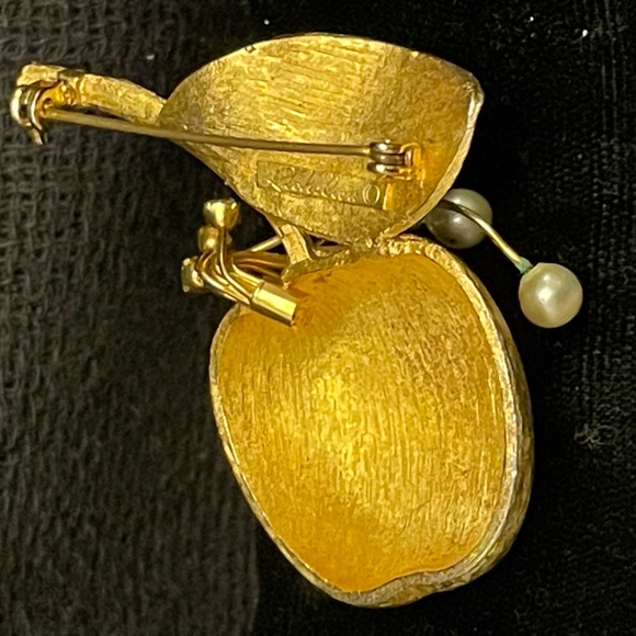 VINTAGE RICHELIEU GOLD TONE BROOCH/PIN APPLE WITH PEARLS & RHINESTONES! - Picture 2 of 9